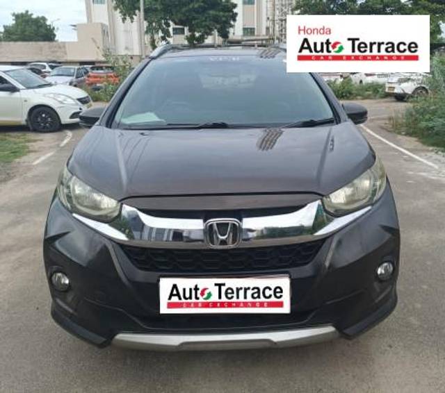 https://images10.gaadi.com/usedcar_image/4582480/original/e4b5a88aa8d7c7accfd903268ada5cb6.jpeg?imwidth=6400