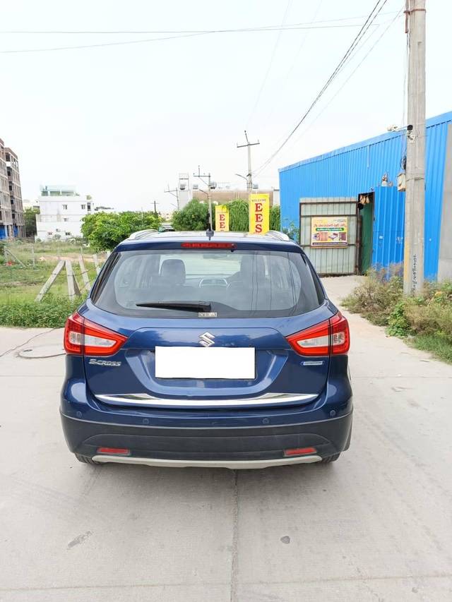 https://images10.gaadi.com/usedcar_image/4582512/original/processed_f576bfcbc5f383c502b3216b6ba61203.jpg?imwidth=6402