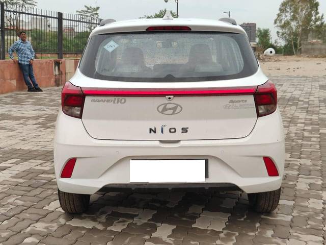 https://images10.gaadi.com/usedcar_image/4582527/original/processed_22cb702afc6a7cbd570628bf3e1d692e.jpeg?imwidth=6402