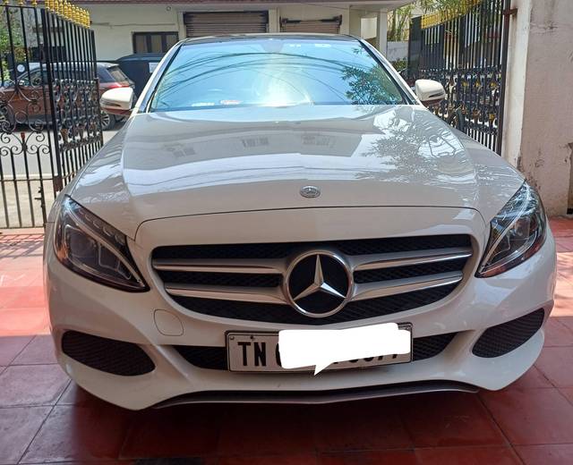 https://images10.gaadi.com/usedcar_image/4582553/original/processed_72bc21ab6aef805193f7b8dd9ccac99d.jpg?imwidth=6402