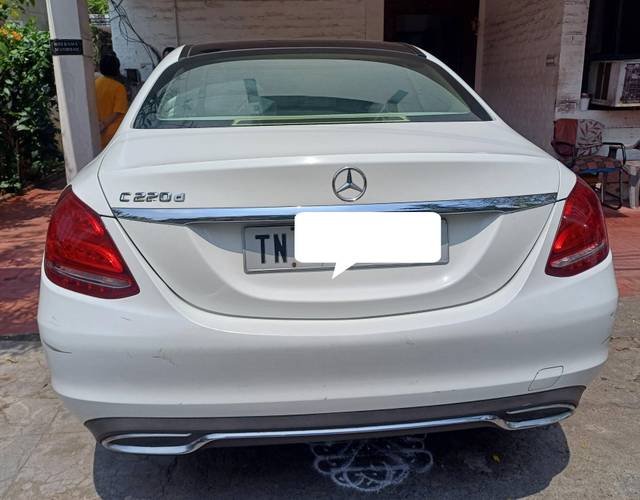 https://images10.gaadi.com/usedcar_image/4582553/original/processed_7eca98f8a87acea63d11cf7a7ead1e97.jpg?imwidth=6401