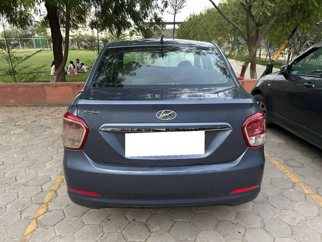 https://images10.gaadi.com/usedcar_image/4582573/original/processed_dc5376d5-8e11-4637-b33f-53ba7a169f01.jpg?imwidth=6400