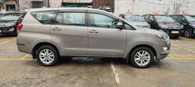 https://images10.gaadi.com/usedcar_image/4582601/original/processed_7feada4ec3f87e581edb9f65193a2c55.jpg?imwidth=6401