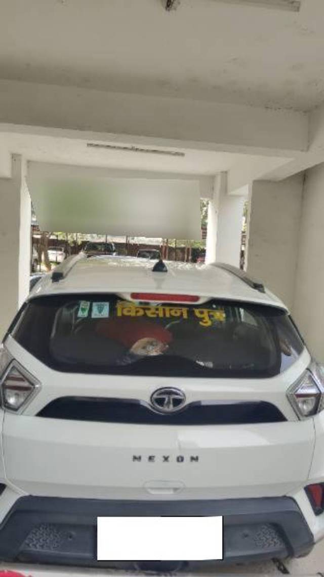 https://images10.gaadi.com/usedcar_image/4582612/original/processed_b170a1c6-f22c-4438-8f9e-24ff1ce35573.jpg?imwidth=6402