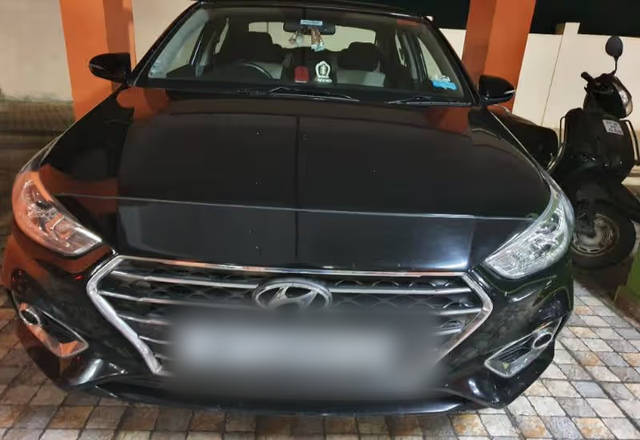 https://images10.gaadi.com/usedcar_image/4582626/original/56d04261-d7bf-4a44-84c9-ebae6cee1e18.?imwidth=6401