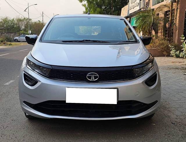 https://images10.gaadi.com/usedcar_image/4582639/original/processed_702866b725fde8a9e1617f5fcb09a61b.jpg?imwidth=6402