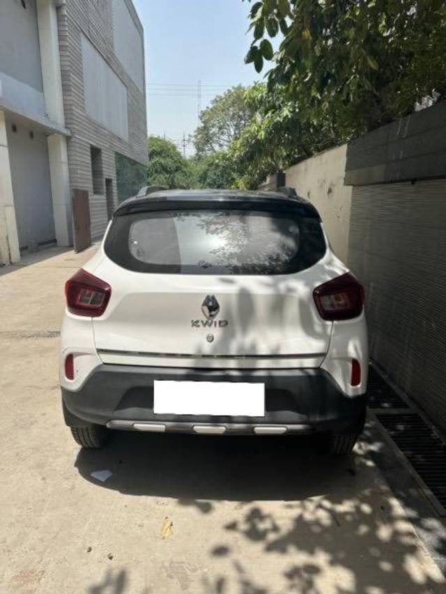 https://images10.gaadi.com/usedcar_image/4582653/original/processed_cd45c588-6ef1-4a76-8fd0-a6484fbd5977.jpg?imwidth=6401