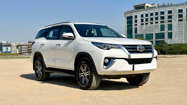 https://images10.gaadi.com/usedcar_image/4582664/original/processed_3c85824c941ce5c3e80fc9790bb92847.JPG?imwidth=6400