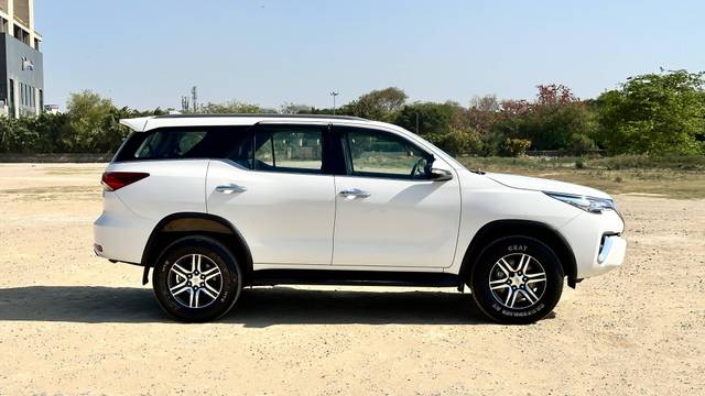 https://images10.gaadi.com/usedcar_image/4582664/original/processed_a2a65518314e554c35eac11d93369f13.JPG?imwidth=6401