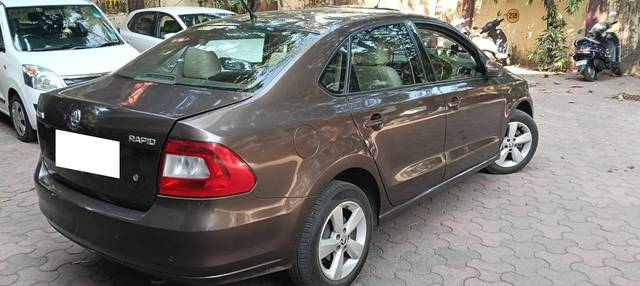 https://images10.gaadi.com/usedcar_image/4582670/original/processed_639f232ee819d6cf8a1087e74961bf14.jpg?imwidth=6401