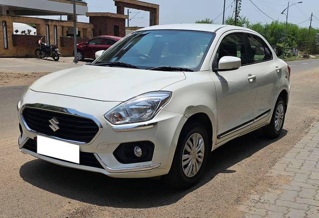 https://images10.gaadi.com/usedcar_image/4582671/original/processed_0c32926e67cf4901c4c24d4e3b21a41d.jpg?imwidth=6402