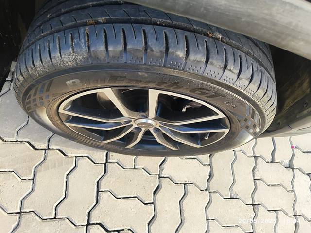 https://images10.gaadi.com/usedcar_image/4582704/original/b552bf1807e8858cf3db8da88825e3ab.jpeg?imwidth=6402