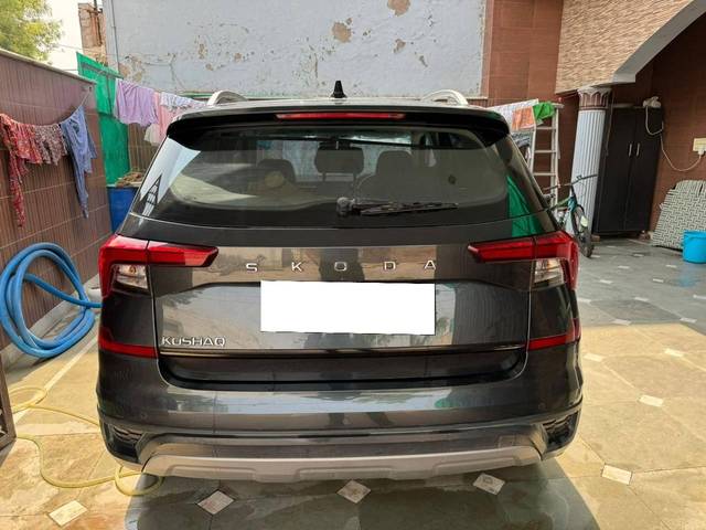 https://images10.gaadi.com/usedcar_image/4582717/original/processed_b7b3b40e-dc90-4ea0-aa9e-ea841a5cc248.jpg?imwidth=6400