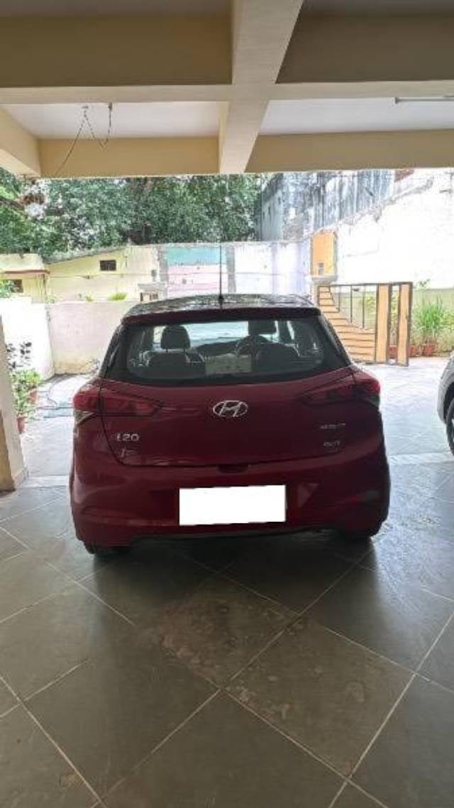 https://images10.gaadi.com/usedcar_image/4582725/original/processed_d23e1f70-4fd9-4f41-a75b-85ea1ffd603a.jpeg?imwidth=6402