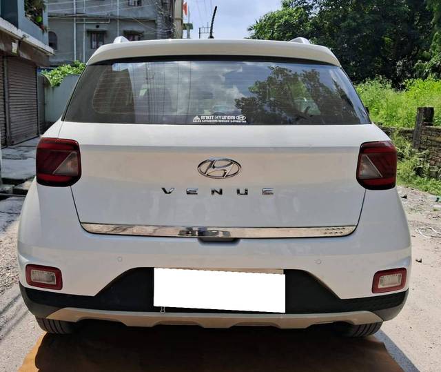 https://images10.gaadi.com/usedcar_image/4582762/original/processed_46edb53d-f0d9-4df8-8ab7-0755f48ad0ed.jpg?imwidth=6402