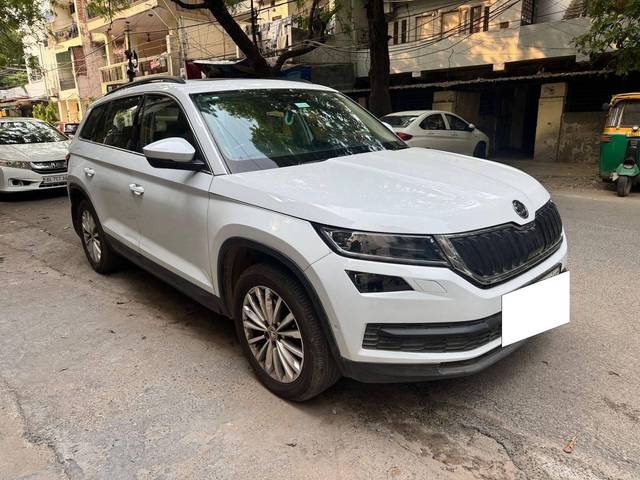 https://images10.gaadi.com/usedcar_image/4582764/original/processed_19092652-41c0-467b-8c13-315ad047658a.jpg?imwidth=6400