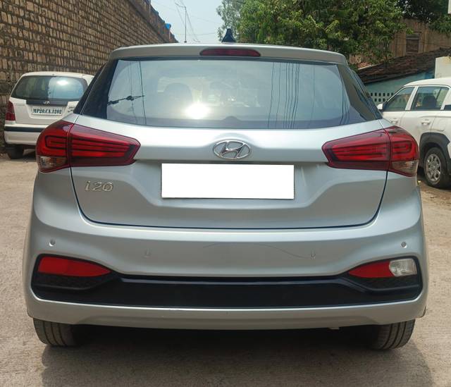 https://images10.gaadi.com/usedcar_image/4582786/original/processed_38b9cfc8552ddf64cb08796f5da5b512.jpg?imwidth=6401