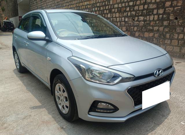 https://images10.gaadi.com/usedcar_image/4582786/original/processed_466c150c9f51892af2a644553c8ace3c.jpg?imwidth=6400