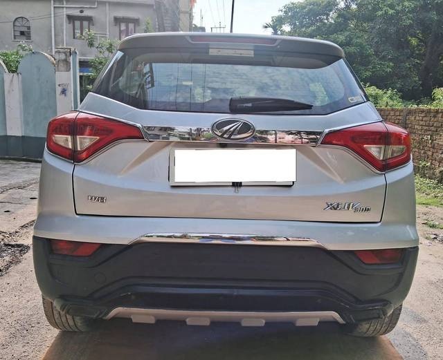 https://images10.gaadi.com/usedcar_image/4582796/original/processed_529005bd-5fa3-4350-b107-6a6d5f3c60e9.jpg?imwidth=6402