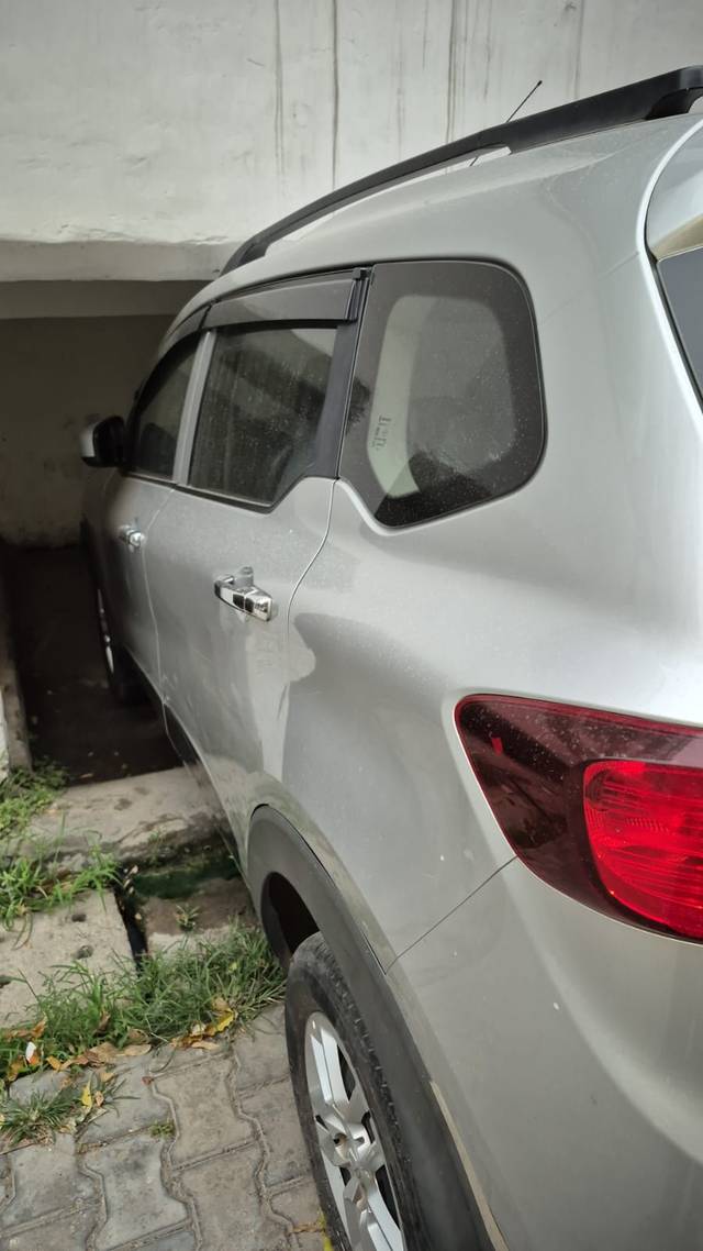 https://images10.gaadi.com/usedcar_image/4582870/original/1db6852736b74ed136a1bcd3e36a3949.jpg?imwidth=6402