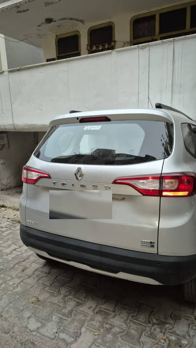 https://images10.gaadi.com/usedcar_image/4582870/original/8358da47-a2f1-4c3d-a07e-d01e34cab502.png?imwidth=6401