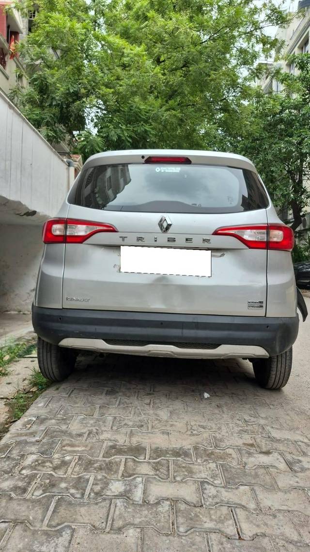 https://images10.gaadi.com/usedcar_image/4582870/original/processed_5da0c1ca1cc7c420a6d398b448d303d2.jpg?imwidth=6402