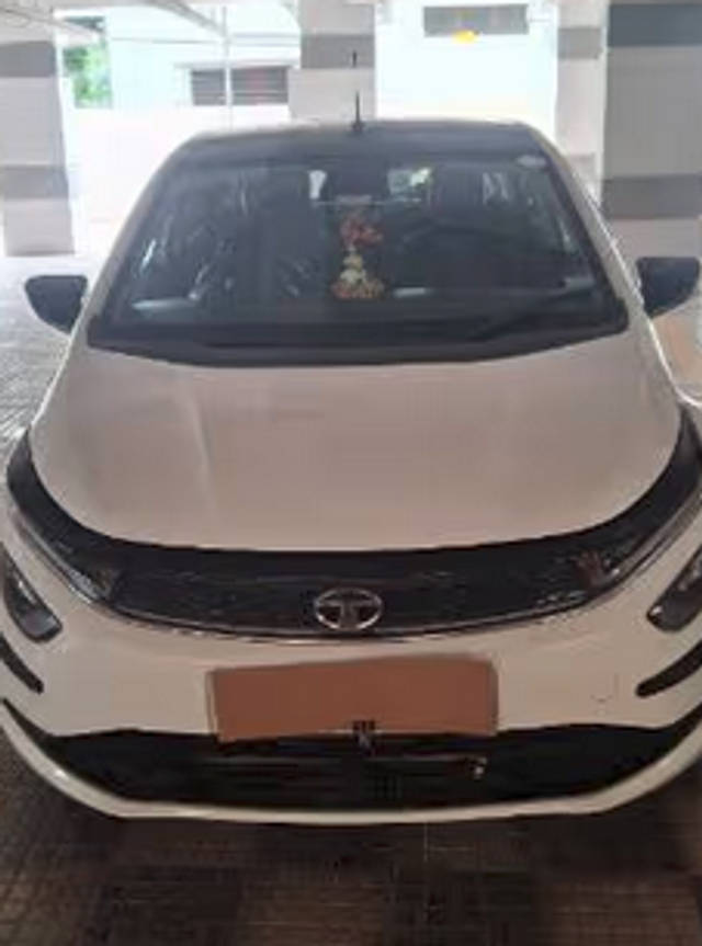https://images10.gaadi.com/usedcar_image/4582880/original/3529db04-d1eb-4fa0-a100-c8f1ff90afcb.png?imwidth=6401