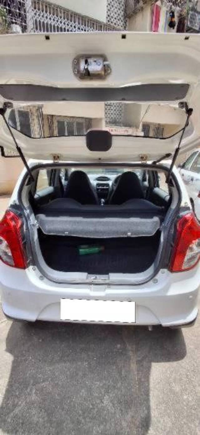 https://images10.gaadi.com/usedcar_image/4582896/original/processed_406868f6-fc77-4c4c-8554-eaad491cbe25.jpg?imwidth=6401