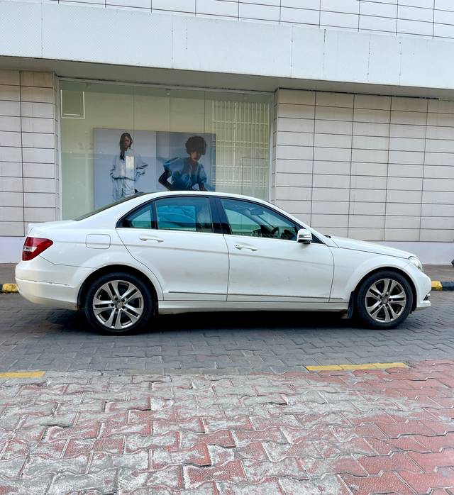 https://images10.gaadi.com/usedcar_image/4582907/original/b3ba3459f9eed1fa69cf4a9c7ee5b814.jpg?imwidth=6401