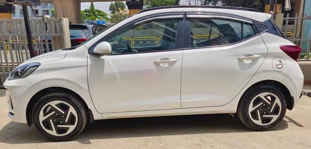 https://images10.gaadi.com/usedcar_image/4582925/original/processed_6f1d0e5f563c3dd8b8b4dffcf42bed24.jpeg?imwidth=6402