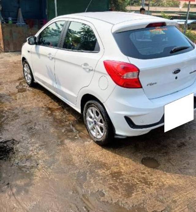 https://images10.gaadi.com/usedcar_image/4582930/original/processed_fe748af7-80e8-46b6-b37c-1480cfcaf571.jpg?imwidth=6402