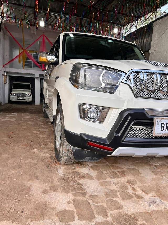 https://images10.gaadi.com/usedcar_image/4582947/original/processed_7c812048-ae68-4304-b5e5-48dba8035496.jpg?imwidth=6400