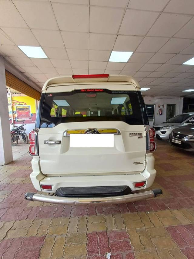 https://images10.gaadi.com/usedcar_image/4582949/original/processed_a4c1054a-9841-4655-a5e8-c13b78805bd4.jpg?imwidth=6401