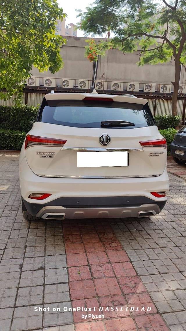 https://images10.gaadi.com/usedcar_image/4582950/original/processed_2ae2799f-461a-45aa-ae5c-1f51a4c960ca.jpg?imwidth=6401