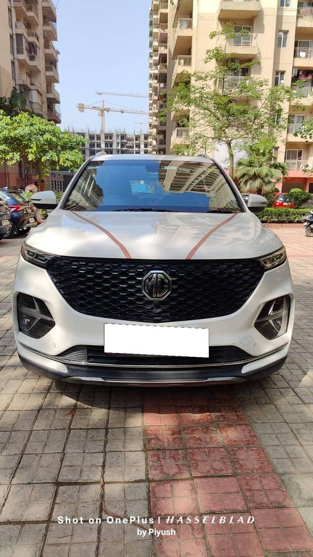 https://images10.gaadi.com/usedcar_image/4582950/original/processed_6aedf9cc-74c2-46f5-8d0a-5a297b3d5c91.jpg?imwidth=6402
