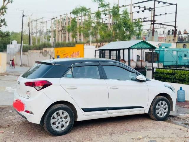 https://images10.gaadi.com/usedcar_image/4582955/original/processed_7930525e-3ebd-4f95-83cf-7021208cc3a0.jpeg?imwidth=6401