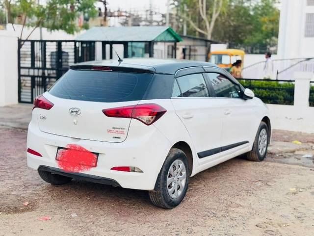 https://images10.gaadi.com/usedcar_image/4582955/original/processed_b47d67e0-79bf-4b32-a1c2-e5933eb1f55e.jpeg?imwidth=6402