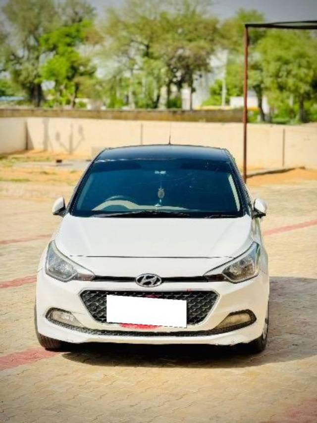 https://images10.gaadi.com/usedcar_image/4582955/original/processed_cd83cf36-8631-412e-b3db-e171607d488d.jpeg?imwidth=6400