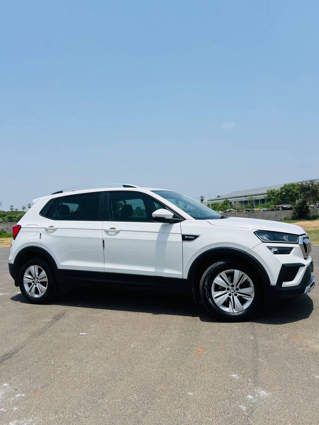 https://images10.gaadi.com/usedcar_image/4583017/original/processed_59e2d43140b9d1cae45554de83b7eae9.jpeg?imwidth=6401