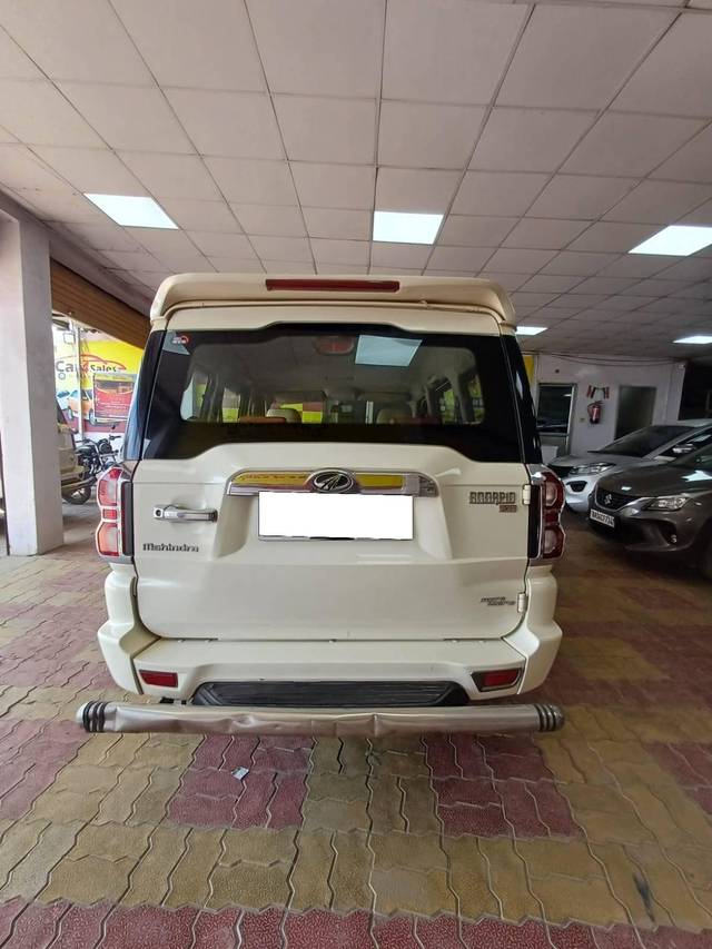 https://images10.gaadi.com/usedcar_image/4583022/original/processed_230a6d9f-1071-453c-957a-c9b05b72f8c2.jpg?imwidth=6401