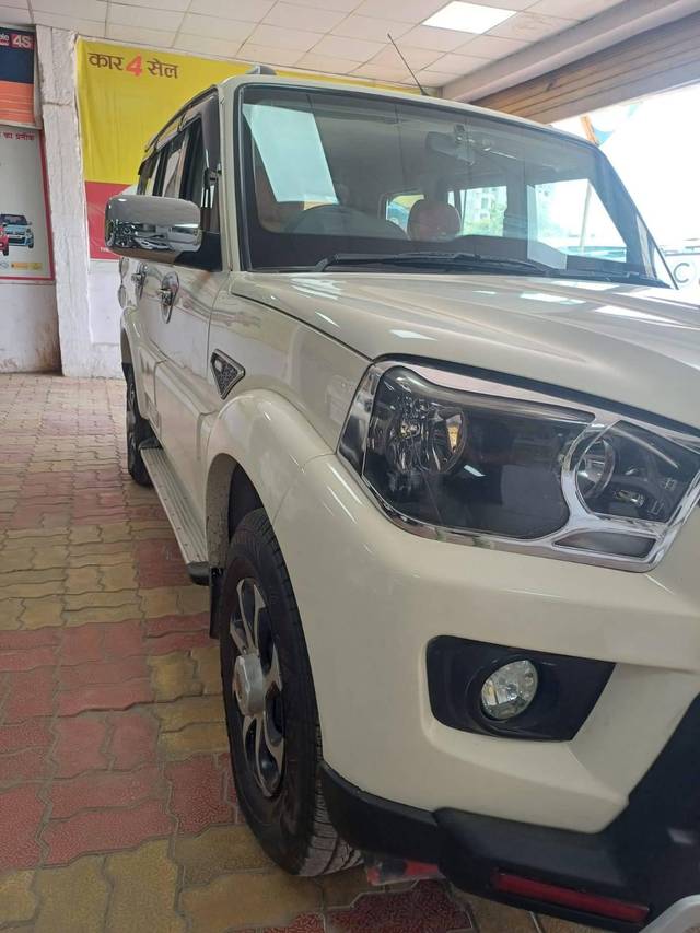 https://images10.gaadi.com/usedcar_image/4583022/original/processed_3f4b90a3-28bd-4e47-9e7e-cddd6df5dcda.jpg?imwidth=6400