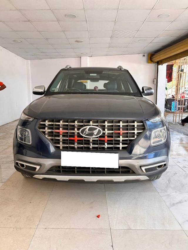 https://images10.gaadi.com/usedcar_image/4583063/original/processed_1de2ddfa-180a-4bda-9104-6f01112f3ad6.jpg?imwidth=6400