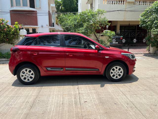 https://images10.gaadi.com/usedcar_image/4583066/original/74cbf4bbee6780b04f00ccde1f2ee47c.jpg?imwidth=6401