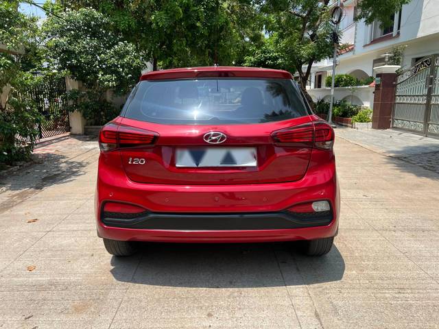 https://images10.gaadi.com/usedcar_image/4583066/original/processed_0c89f91ef5bbc3c1ebc5fd7ff2bc6739.jpg?imwidth=6402