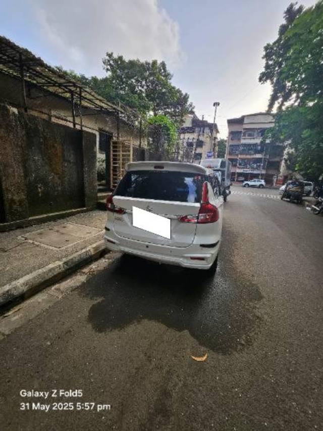 https://images10.gaadi.com/usedcar_image/4583068/original/processed_75568e34-d917-4e47-8e10-7948cfbf8854.jpg?imwidth=6402
