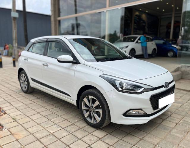 https://images10.gaadi.com/usedcar_image/4583070/original/processed_0d2f05f05797d19a67c7cdab131fecf4.jpg?imwidth=6400