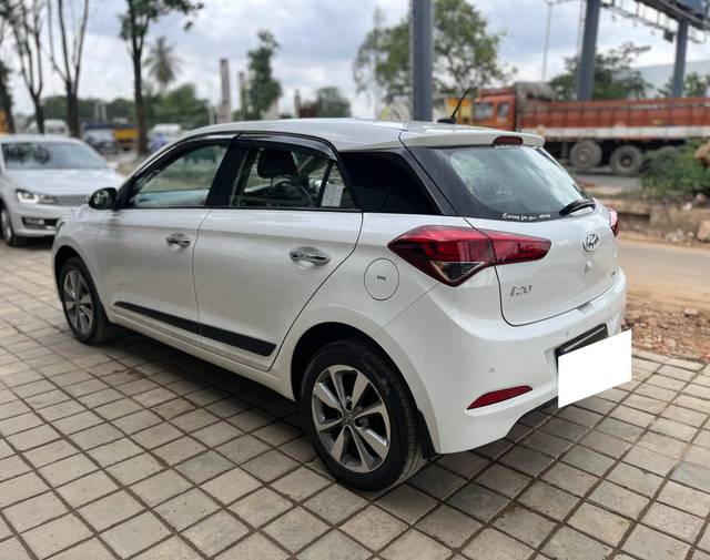 https://images10.gaadi.com/usedcar_image/4583070/original/processed_6436a0d21267be19cf31aa986bf3daa1.jpg?imwidth=6402