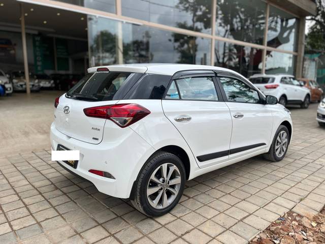 https://images10.gaadi.com/usedcar_image/4583070/original/processed_68068735895f7a155cb9e5134cfad438.jpg?imwidth=6401