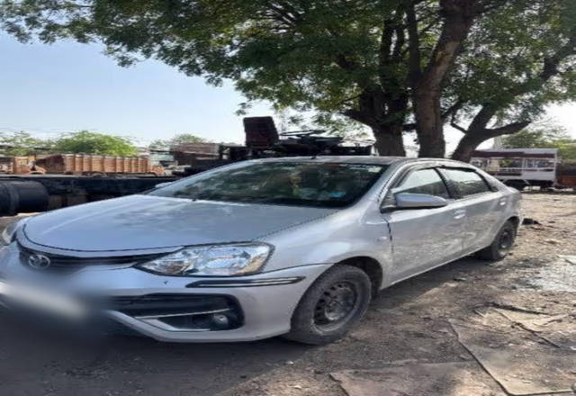 https://images10.gaadi.com/usedcar_image/4583071/original/c9b5eb4f-d222-4bdb-b64f-9ec365ec7ab7.?imwidth=6400