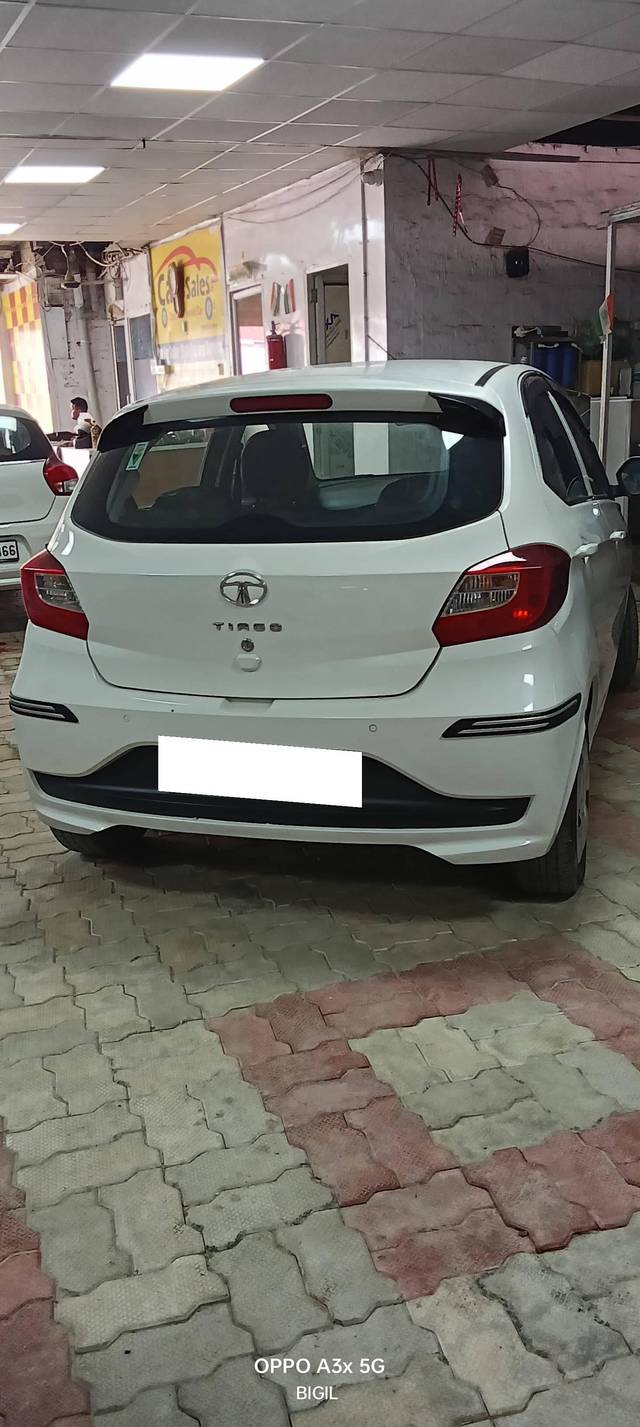 https://images10.gaadi.com/usedcar_image/4583072/original/processed_985b3a34-e1d0-44aa-a8ed-0acf66a371a4.jpg?imwidth=6402